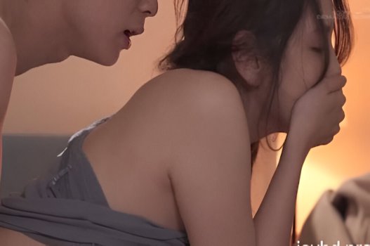 Chị Hai Dâm Đãng Bí Quyết Làm Em Út Sướng Điên Với Lồn Ướt