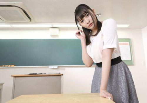 Cậu học sinh cuồng nhiệt chiếm đoạt cô giáo quyến rũ trên bàn giảng